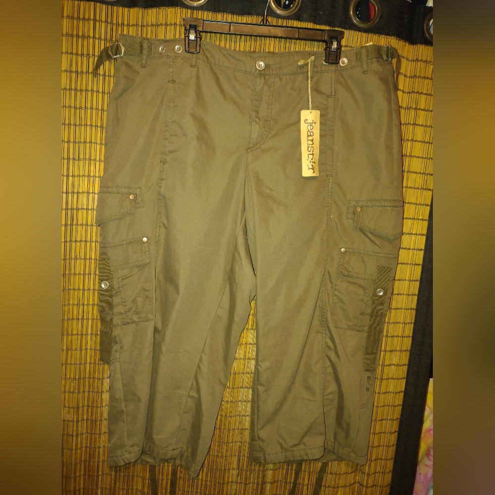 NEW Jeanstar Women's Cargo Capris